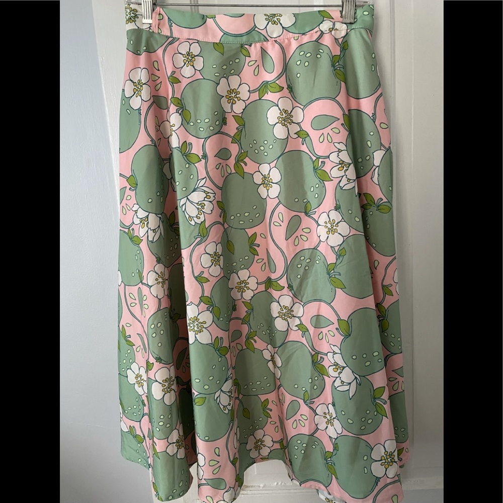 CLOSING SHOP! Prices to go! Modcloth Skirt Green Tomatoes!